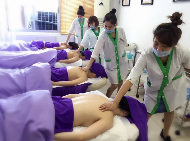 美容师培训学校排名_美容师培训图片